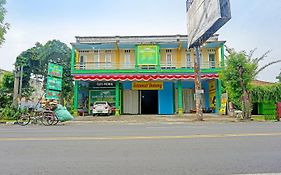 Oyo 91825 Ayu Lestari Homestay